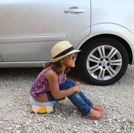 Pot Potette Plus à côté de la voiture